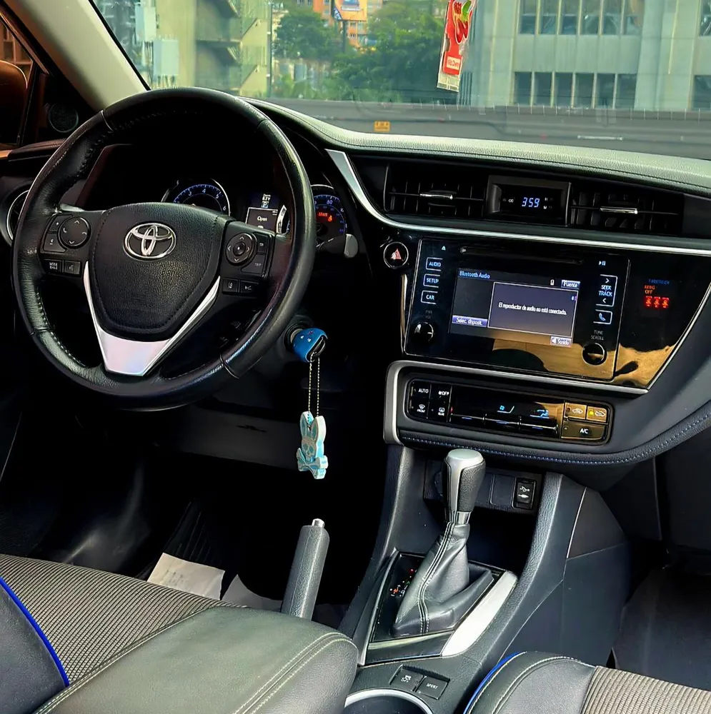 Sedã Toyota Corolla SE 2018 en Caracas — foto 10