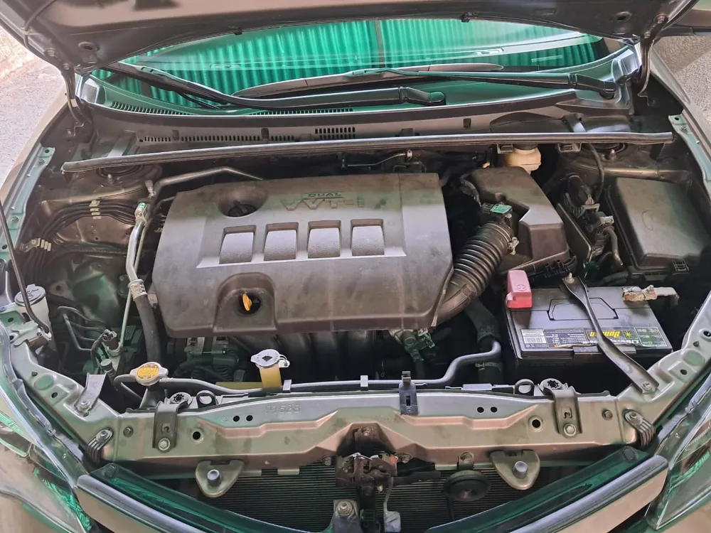 Sedã Toyota Corolla SE 2017 en Caracas — foto 10