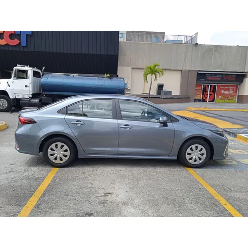 Sedã Toyota Corolla XLI 2023 en Caracas — foto 3