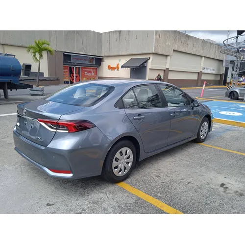 Sedã Toyota Corolla XLI 2023 en Caracas — foto 4