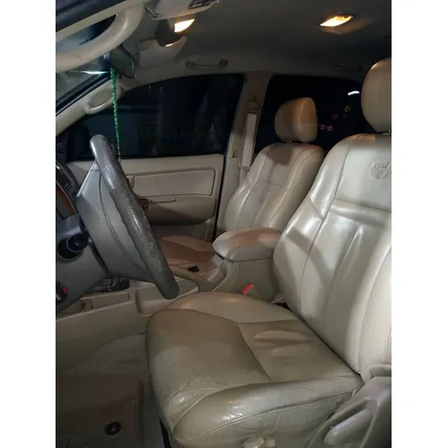 Caminhonete Toyota Fortuner 2010 en Caracas — foto 7