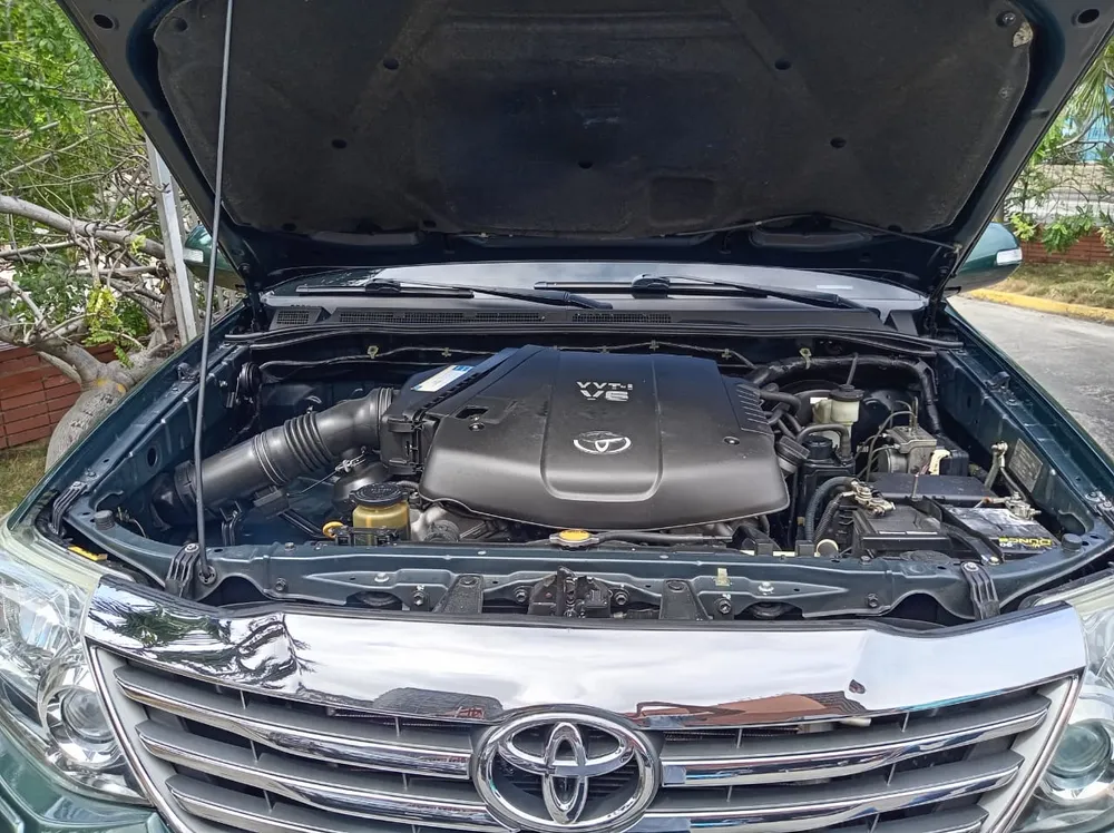 Caminhonete Toyota Fortuner SR 2013 en La Guaira — foto 15
