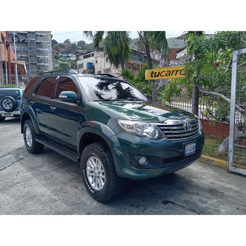 Caminhonete Toyota Fortuner SR 2013 en La Guaira — foto 3