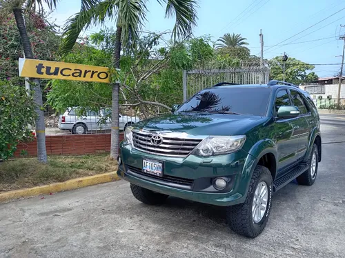 Caminhonete Toyota Fortuner SR 2013 en La Guaira