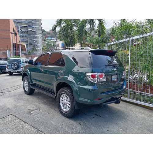Caminhonete Toyota Fortuner SR 2013 en La Guaira — foto 4