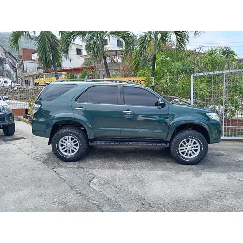 Caminhonete Toyota Fortuner SR 2013 en La Guaira — foto 7