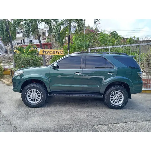 Caminhonete Toyota Fortuner SR 2013 en La Guaira — foto 8