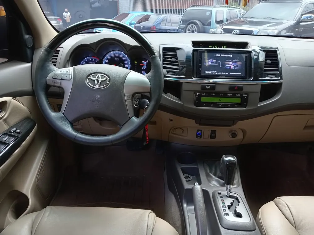 Caminhonete Toyota Fortuner SR 2013 en La Guaira — foto 10