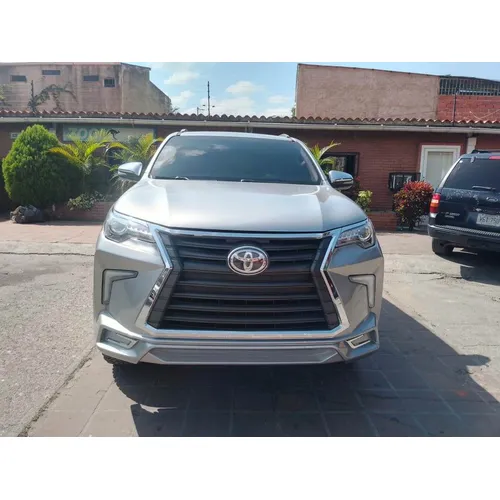 Caminhonete Toyota Fortuner SRX 2020 en Guarenas — foto 2