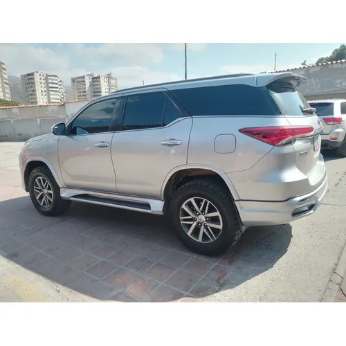 Caminhonete Toyota Fortuner SRX 2020 en Guarenas — foto 4