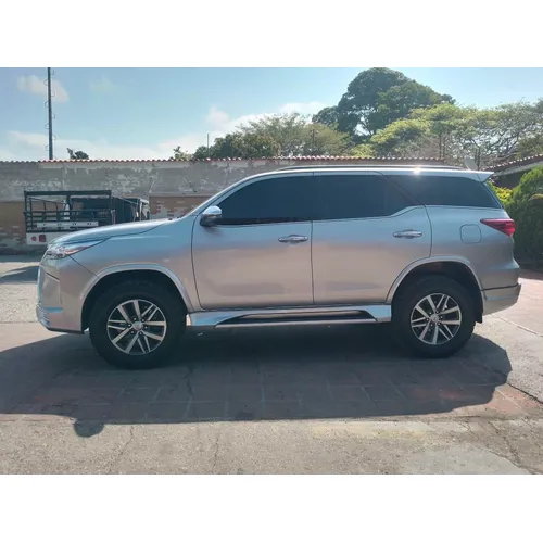 Caminhonete Toyota Fortuner SRX 2020 en Guarenas — foto 5