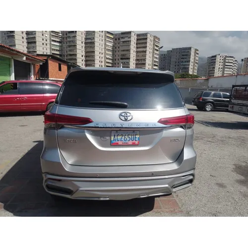 Caminhonete Toyota Fortuner SRX 2020 en Guarenas — foto 6