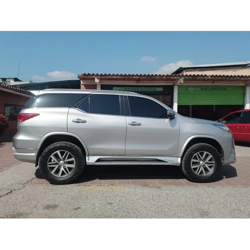 Caminhonete Toyota Fortuner SRX 2020 en Guarenas — foto 8