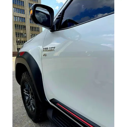 Picape Toyota Hilux SR5 2024 en Caracas — foto 8