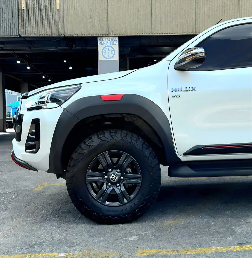 Picape Toyota Hilux SR5 2024 en Caracas — foto 9