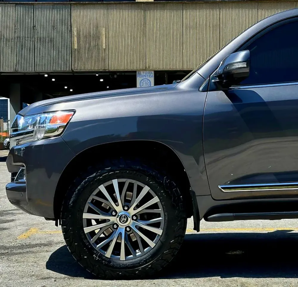 SUV Toyota Land Cruiser 200 2017 en Caracas — foto 11