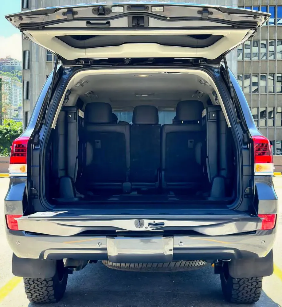 SUV Toyota Land Cruiser 200 2017 en Caracas — foto 12
