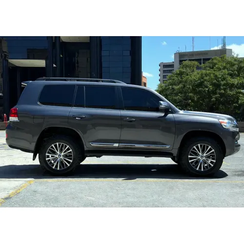 SUV Toyota Land Cruiser 200 2017 en Caracas — foto 7
