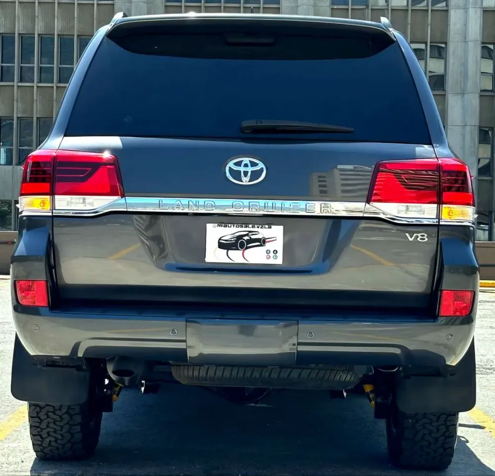 SUV Toyota Land Cruiser 200 2017 en Caracas — foto 9