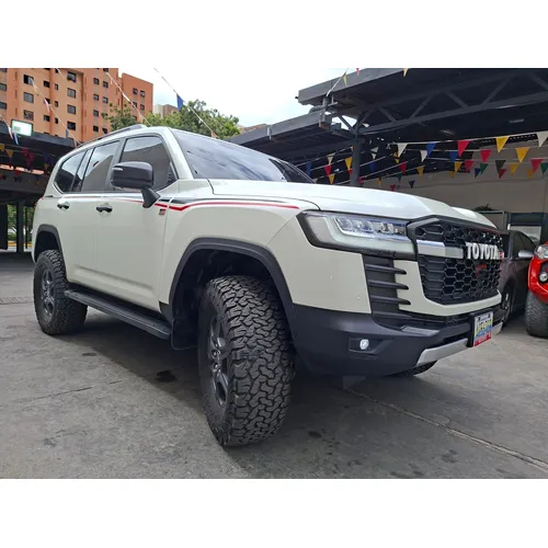 Off-Road Toyota Land Cruiser 300 2023 en Maracay — foto 2