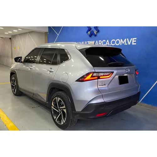 Sedã Toyota Yaris Cross 2024 en Caracas — foto 3