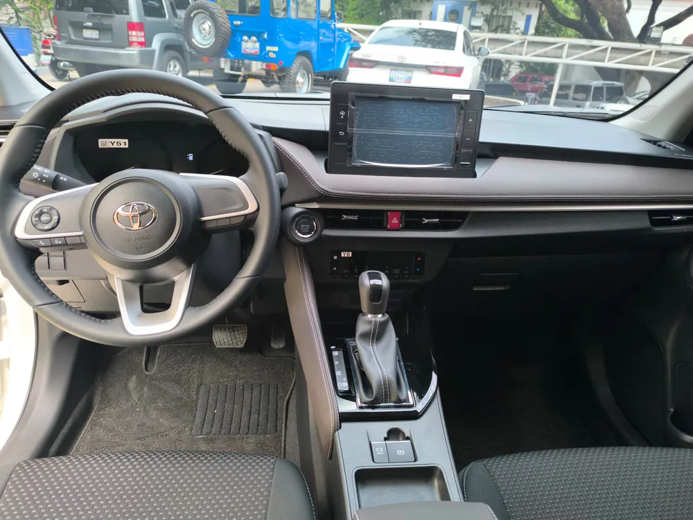 Sedã Toyota Yaris E 2025 en Caracas — foto 12
