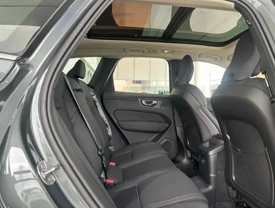 SUV Volvo XC 60 T6 2026 en Puerto Ordaz — foto 6