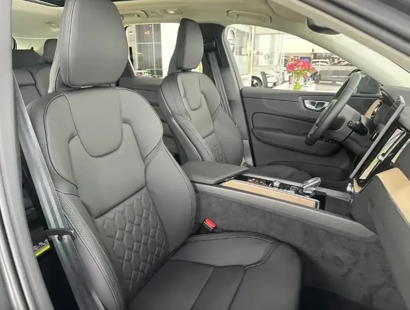 SUV Volvo XC 60 T6 2026 en Puerto Ordaz — foto 5