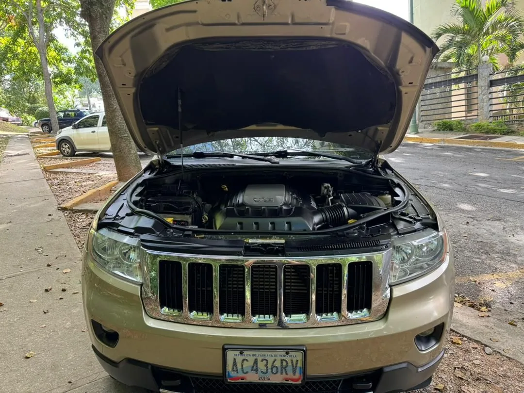Camioneta Jeep Grand Cherokee 2011 en Caracas — foto 13