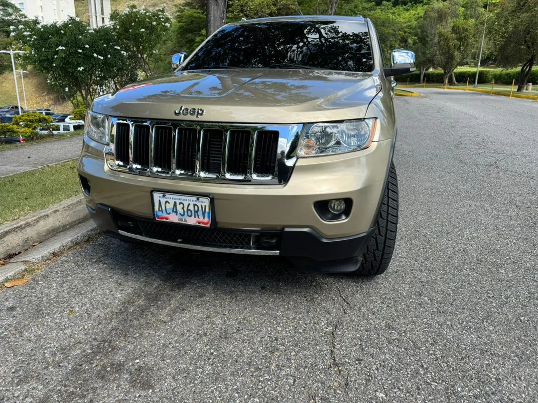 Camioneta Jeep Grand Cherokee 2011 en Caracas — foto 3