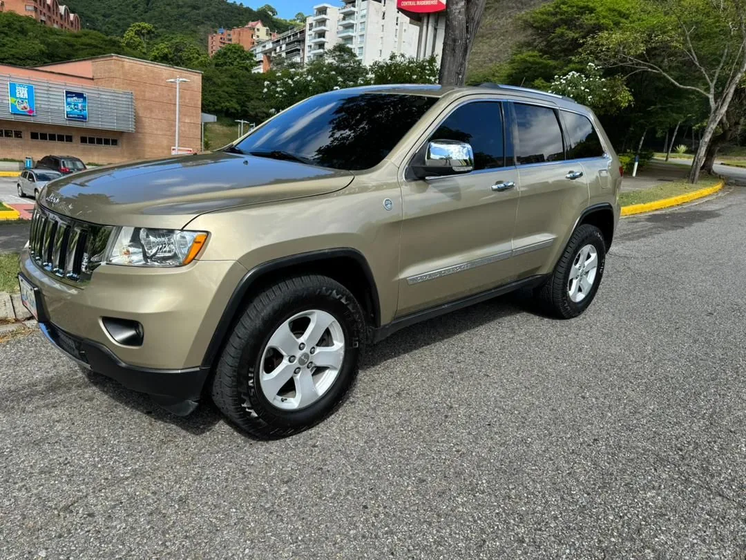 Camioneta Jeep Grand Cherokee 2011 en Caracas — foto 2