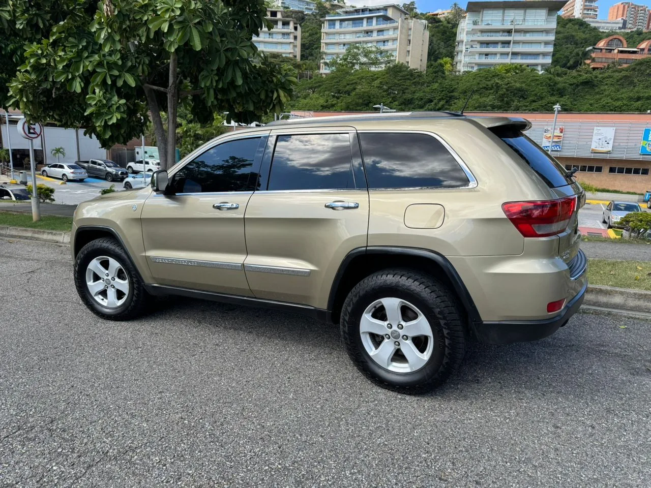 Camioneta Jeep Grand Cherokee 2011 en Caracas — foto 4