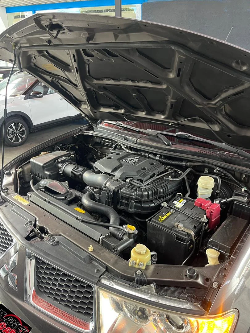 Caminhonete Mitsubishi Montero 2015 en Caracas — foto 2