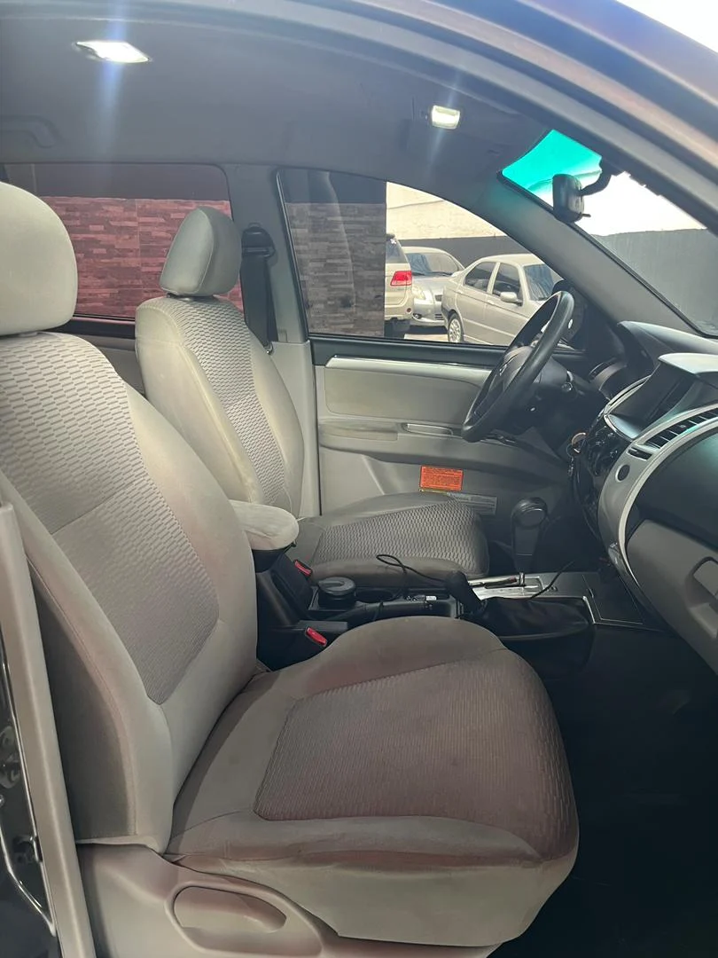 Caminhonete Mitsubishi Montero 2015 en Caracas — foto 5