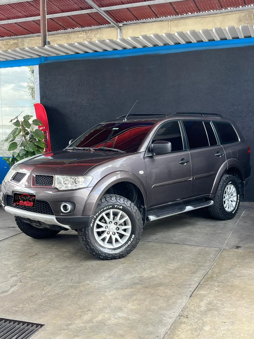 Caminhonete Mitsubishi Montero 2015 en Caracas — foto 10