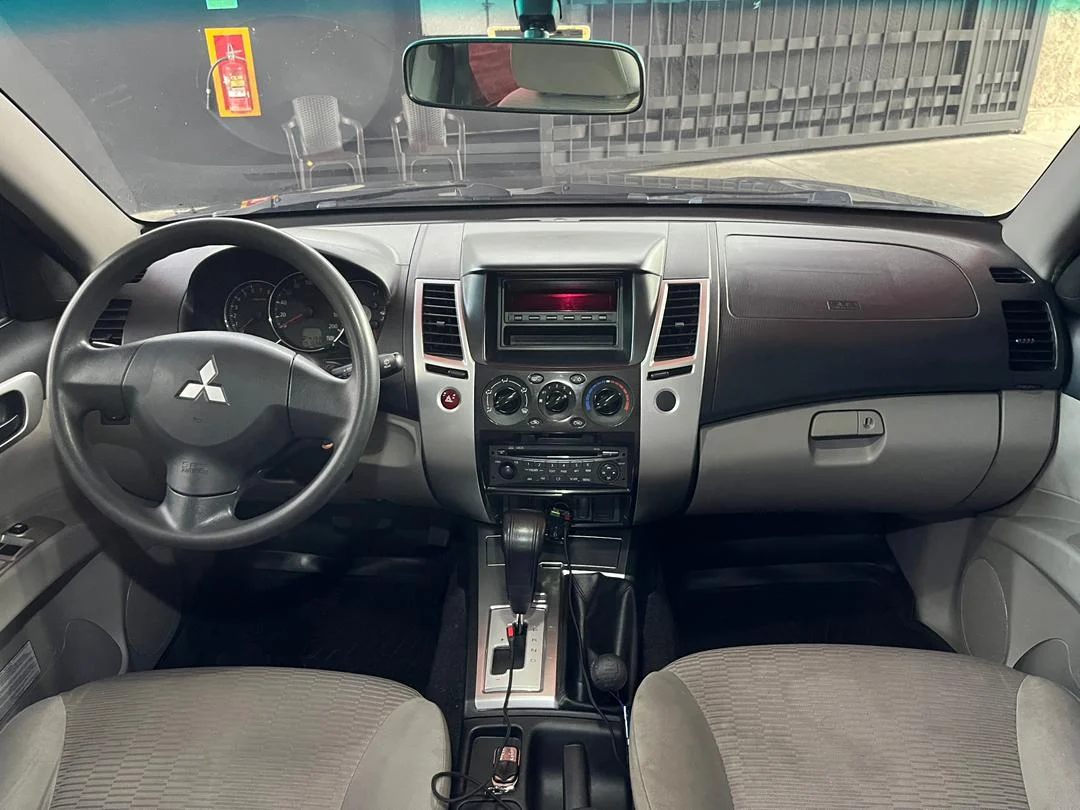 Caminhonete Mitsubishi Montero 2015 en Caracas — foto 12