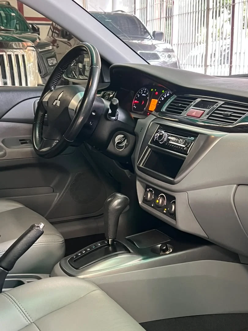 Carro Mitsubishi Touring 2013 en Caracas — foto 10