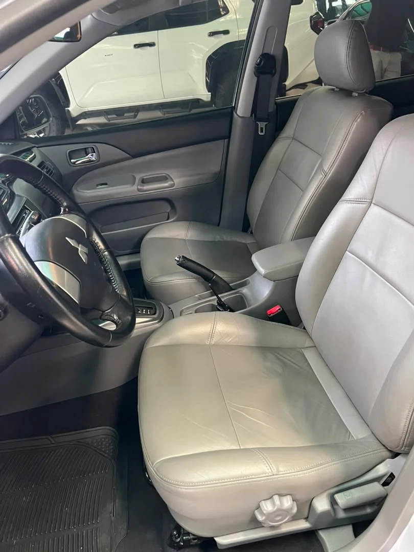 Carro Mitsubishi Touring 2013 en Caracas — foto 11