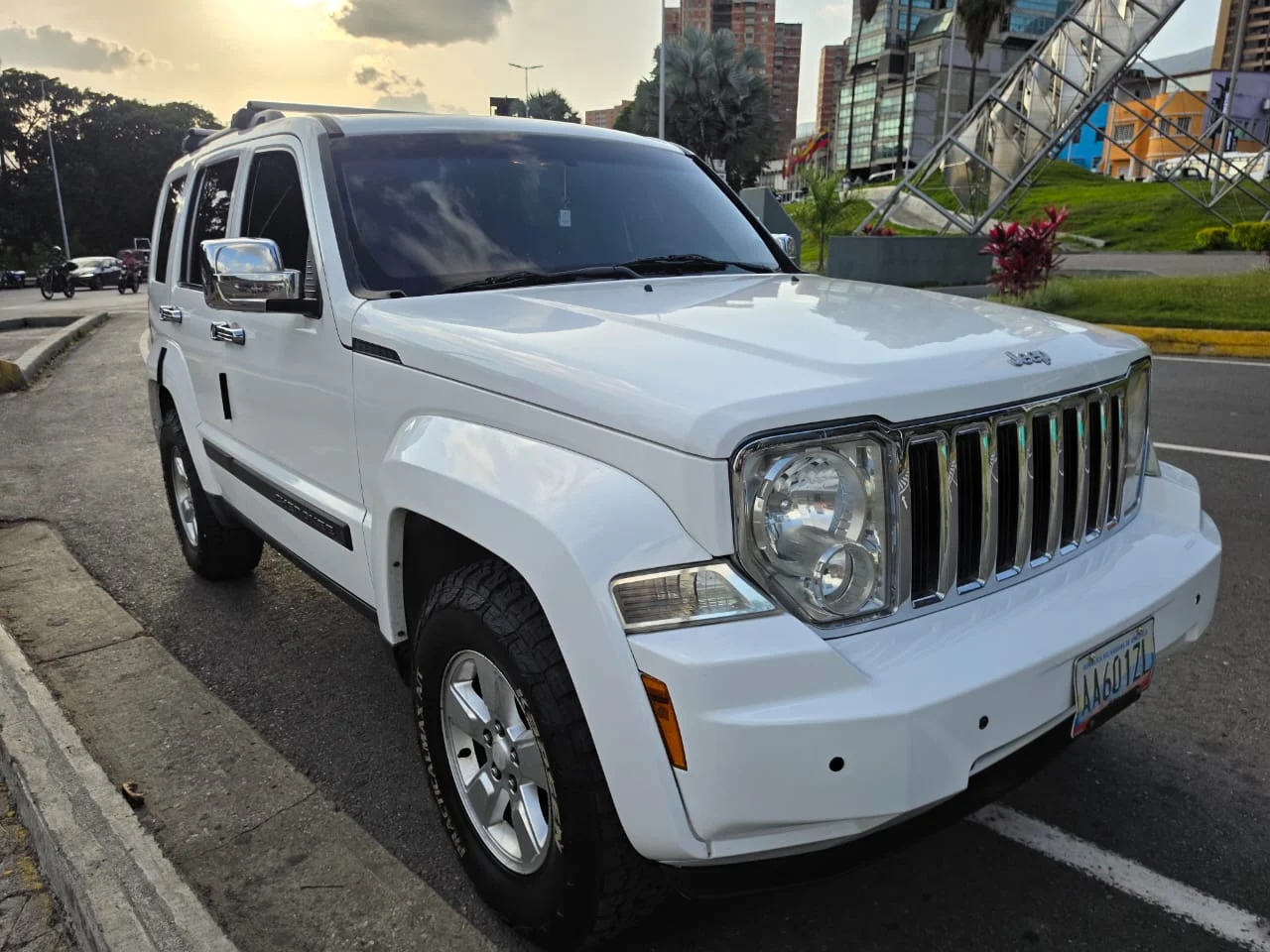 Caminhonete Jeep Liberty 2012 en Caracas — foto 4