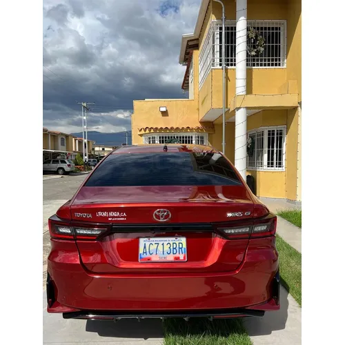 Sedã Toyota Yaris 2023 en Maracay — foto 4