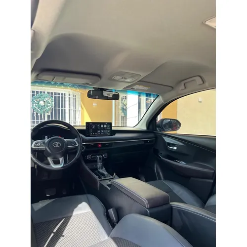 Sedã Toyota Yaris 2023 en Maracay — foto 5