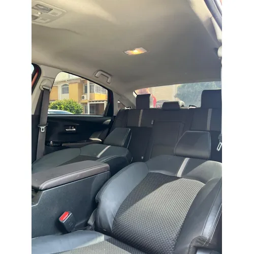 Sedã Toyota Yaris 2023 en Maracay — foto 6