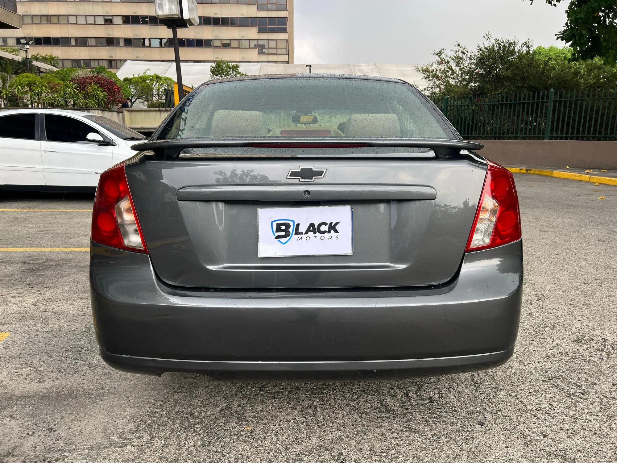 Sedán Chevrolet Optra 2008 en Caracas — foto 4