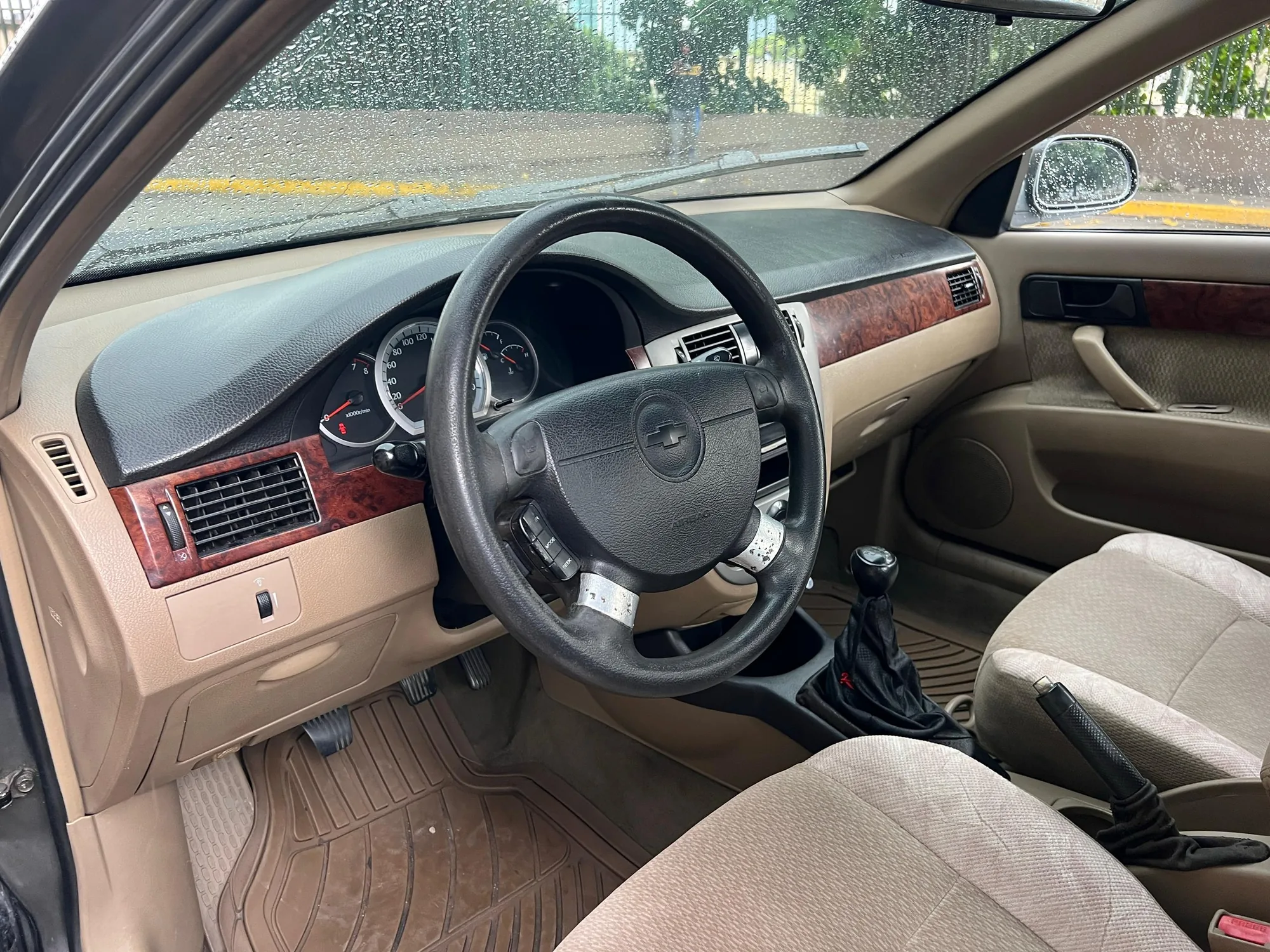 Sedán Chevrolet Optra 2008 en Caracas — foto 5