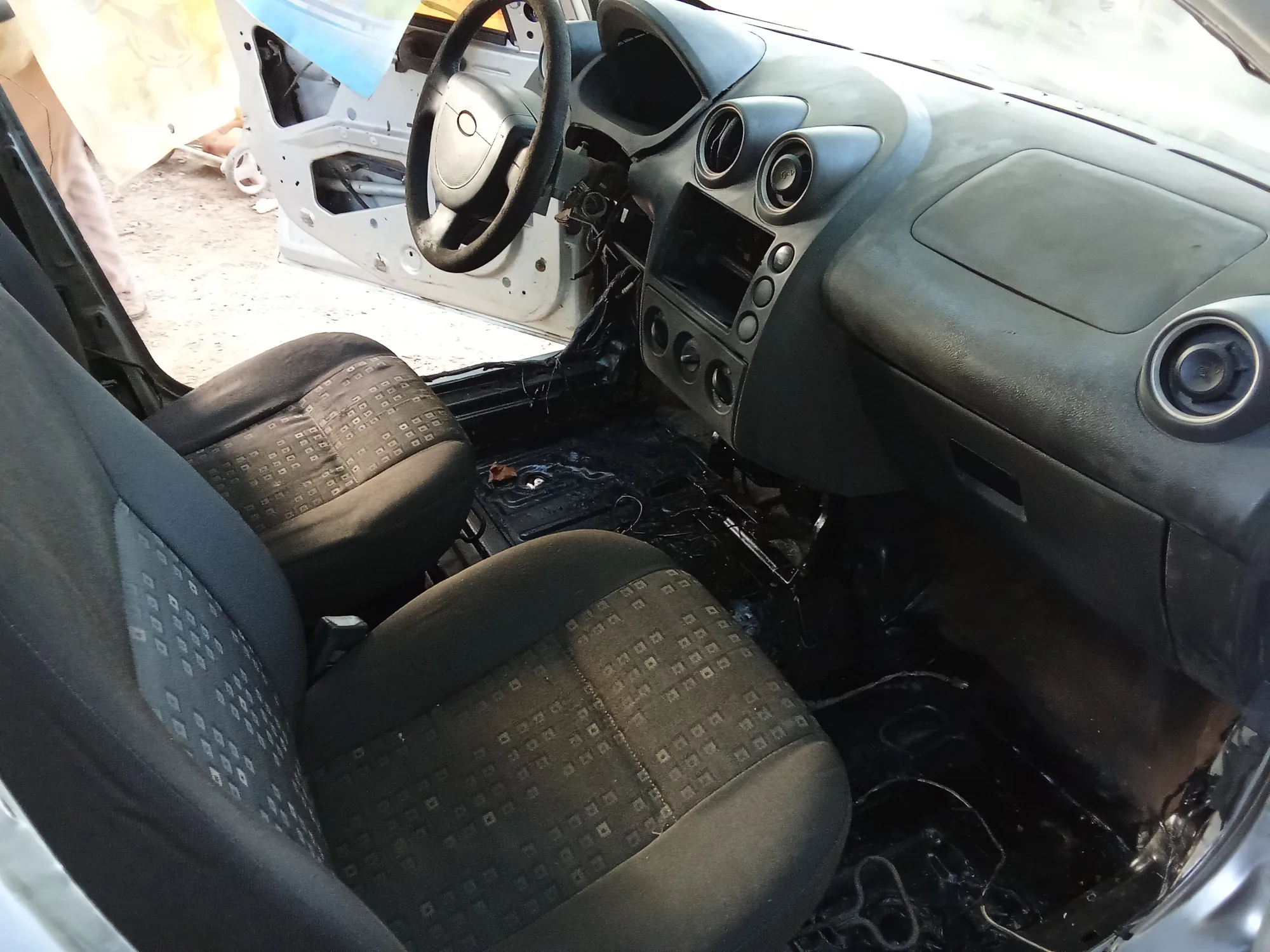 VENTA DE REPUESTOS Sedán Ford Fiesta 2005 Power en Villa Rosa — foto 10
