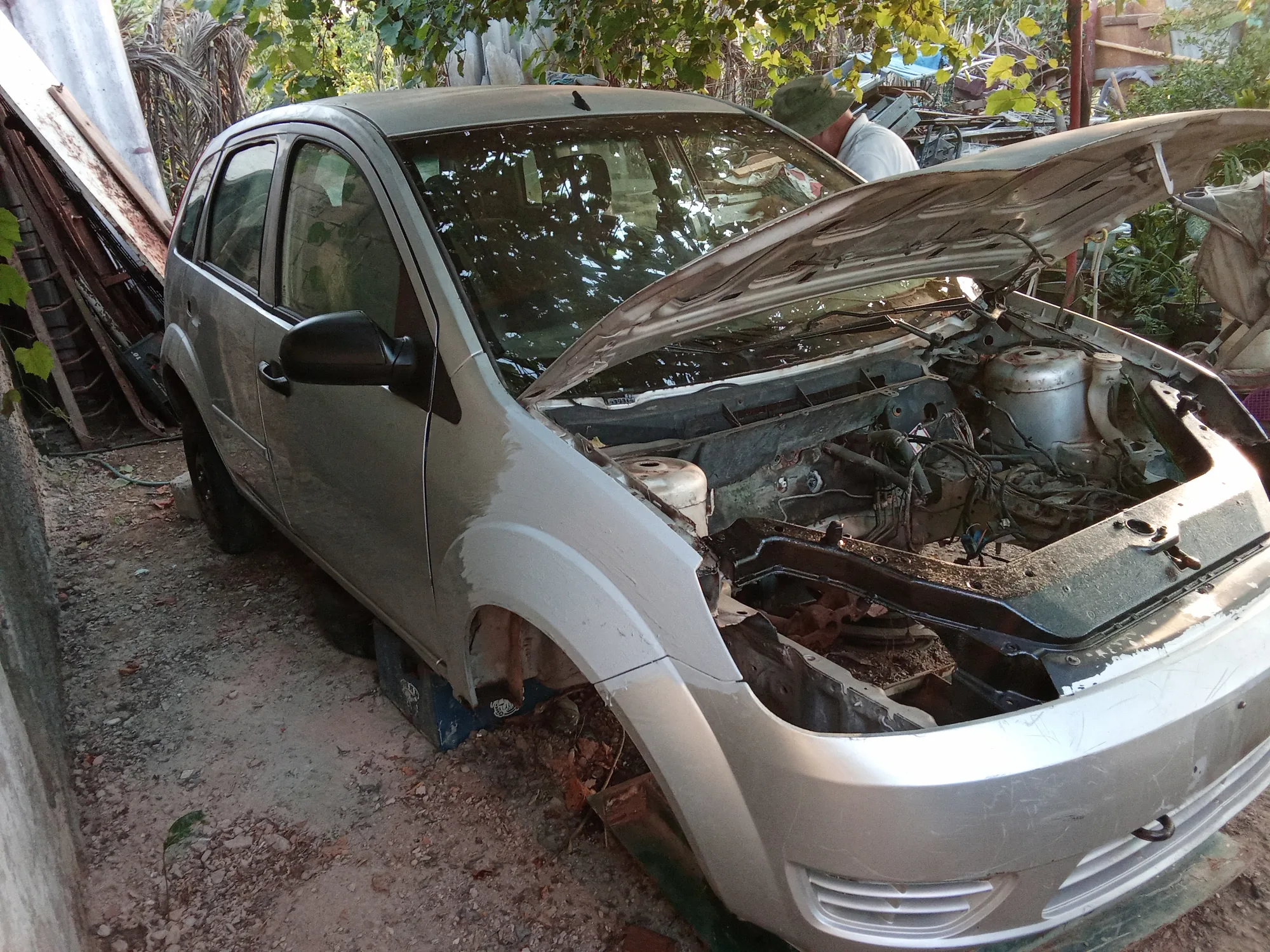 VENTA DE REPUESTOS Sedán Ford Fiesta 2005 Power en Villa Rosa — foto 2