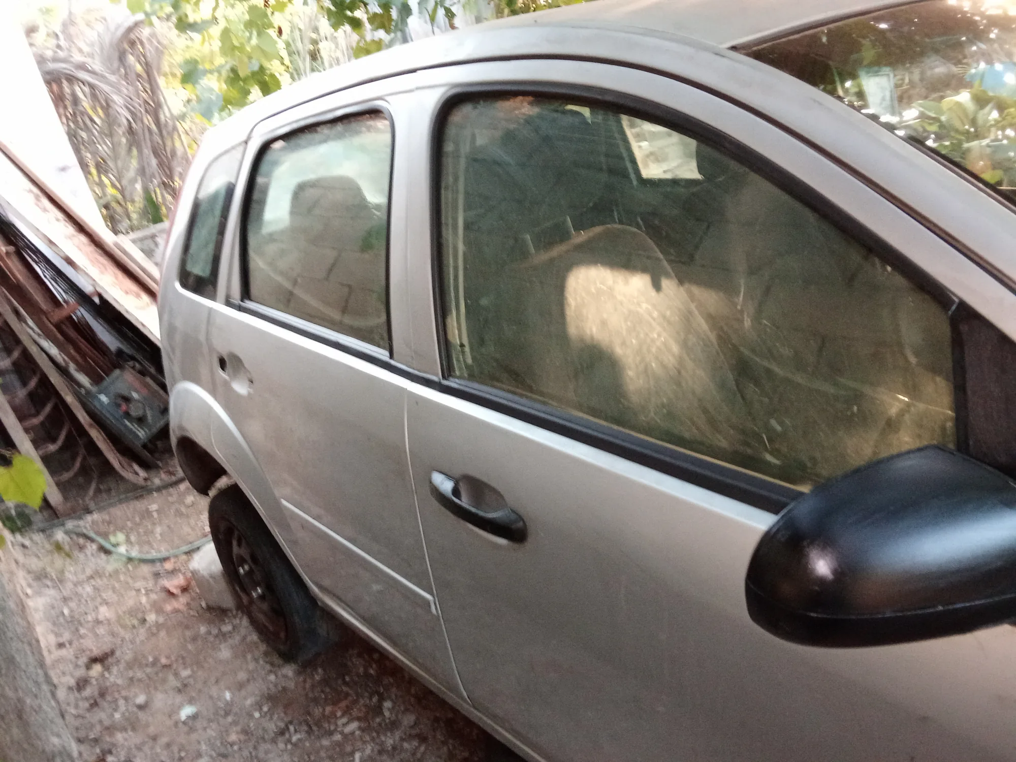 VENTA DE REPUESTOS Sedán Ford Fiesta 2005 Power en Villa Rosa — foto 3