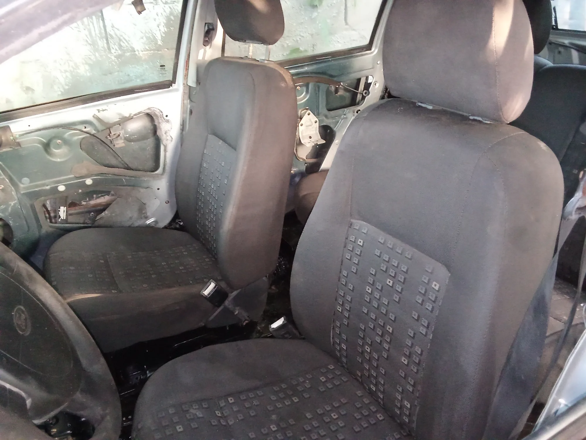 VENTA DE REPUESTOS Sedán Ford Fiesta 2005 Power en Villa Rosa — foto 9