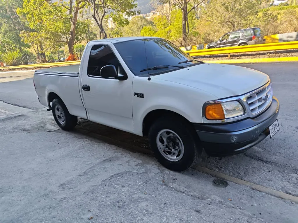 Pickup Ford F-150 2005 en Caracas — foto 2