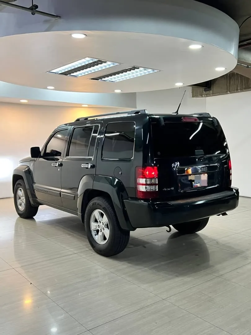 Camioneta Jeep Cherokee kk 2012 A en Libertador — foto 5